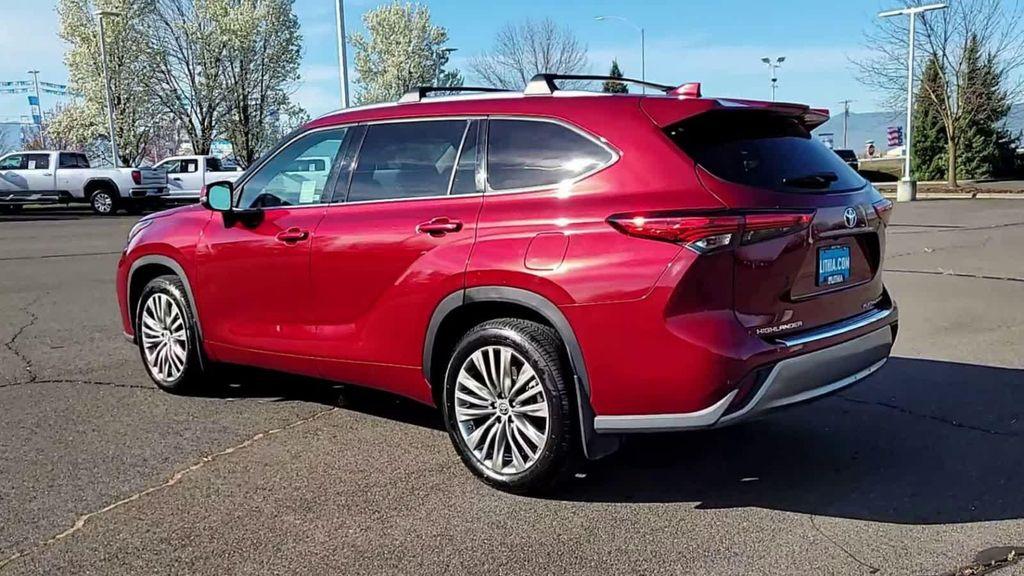 used 2022 Toyota Highlander car, priced at $36,998
