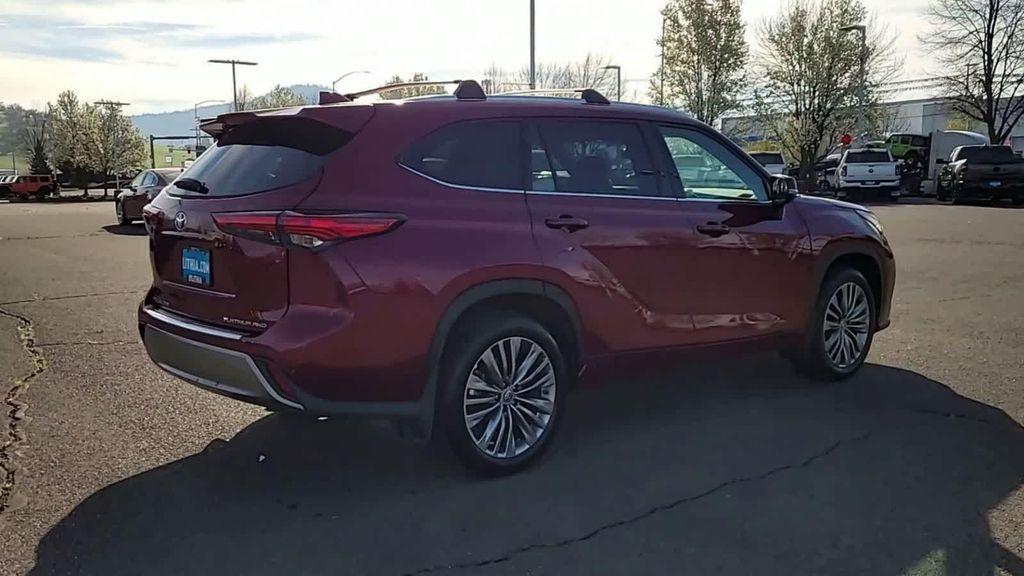 used 2022 Toyota Highlander car, priced at $36,998