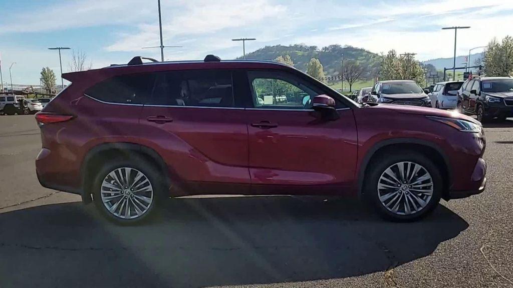 used 2022 Toyota Highlander car, priced at $36,998