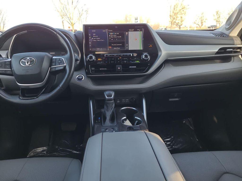 used 2022 Toyota Highlander car, priced at $36,998