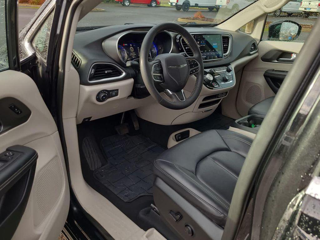 used 2024 Chrysler Pacifica car, priced at $26,998
