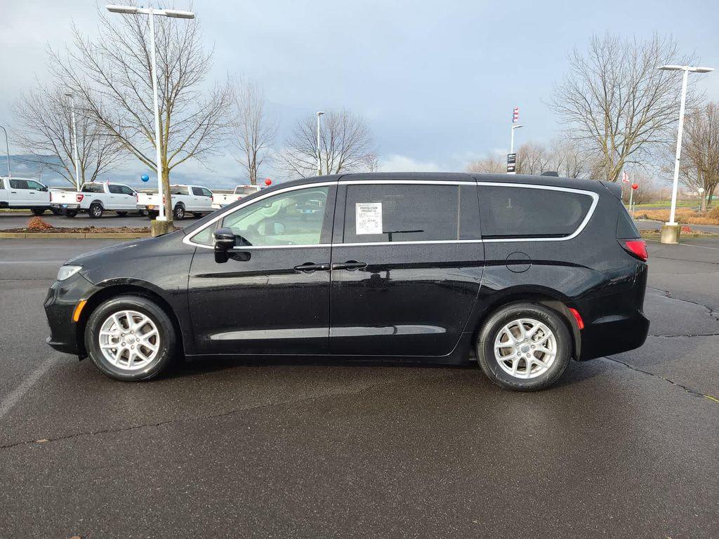used 2024 Chrysler Pacifica car, priced at $26,998