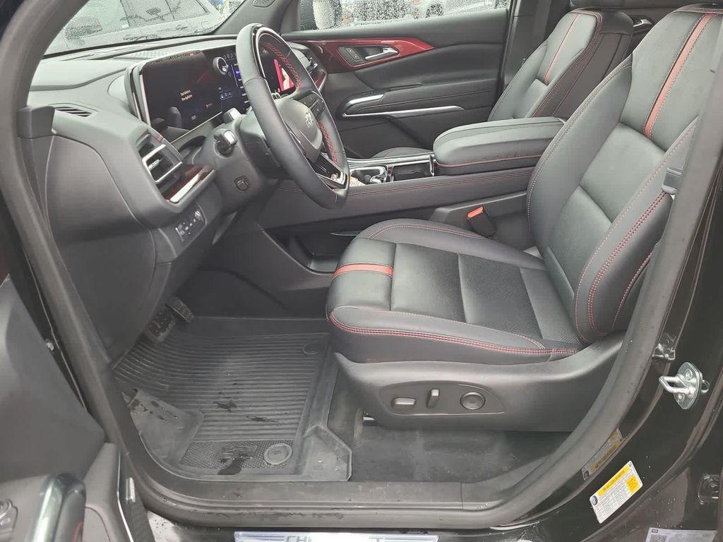 used 2025 Chevrolet Traverse car, priced at $56,998