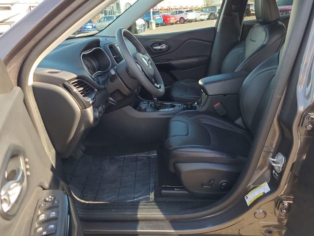 used 2023 Jeep Cherokee car, priced at $25,798