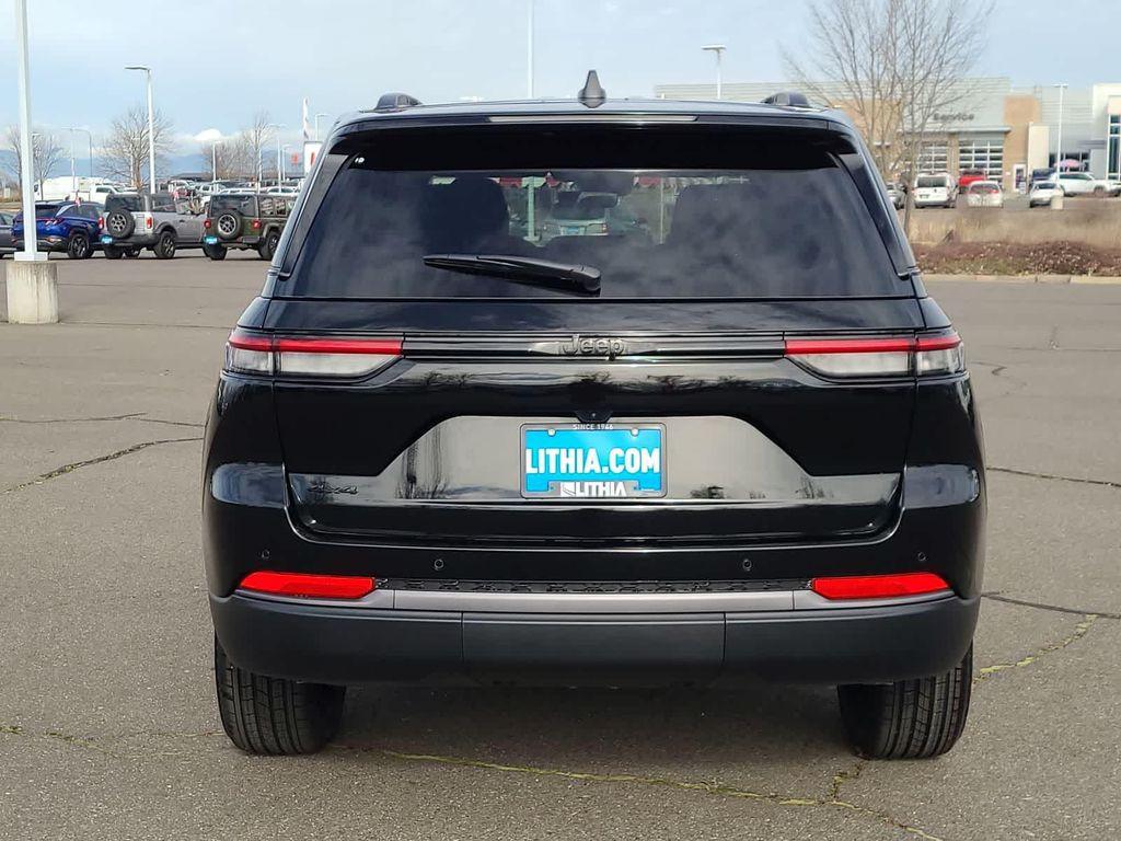 new 2026 Jeep Grand Cherokee car, priced at $49,520