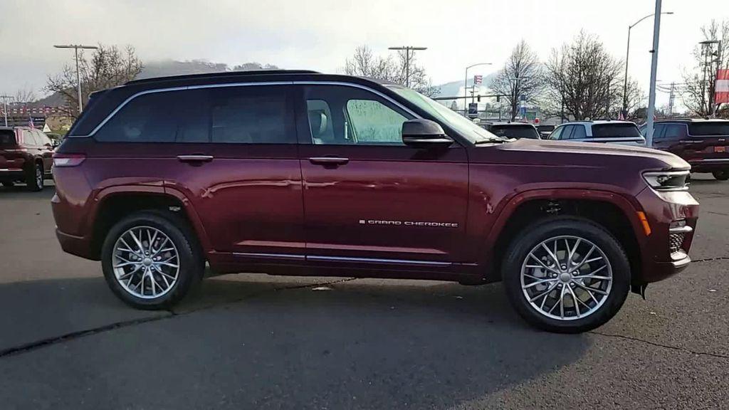 new 2025 Jeep Grand Cherokee car, priced at $52,999