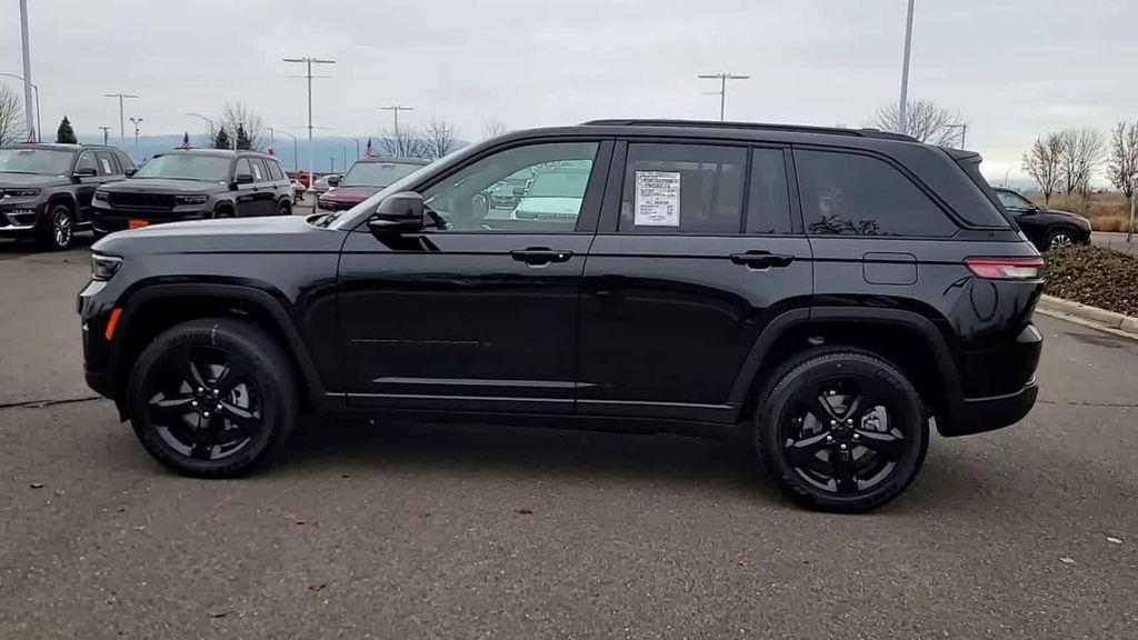 new 2025 Jeep Grand Cherokee car, priced at $39,999