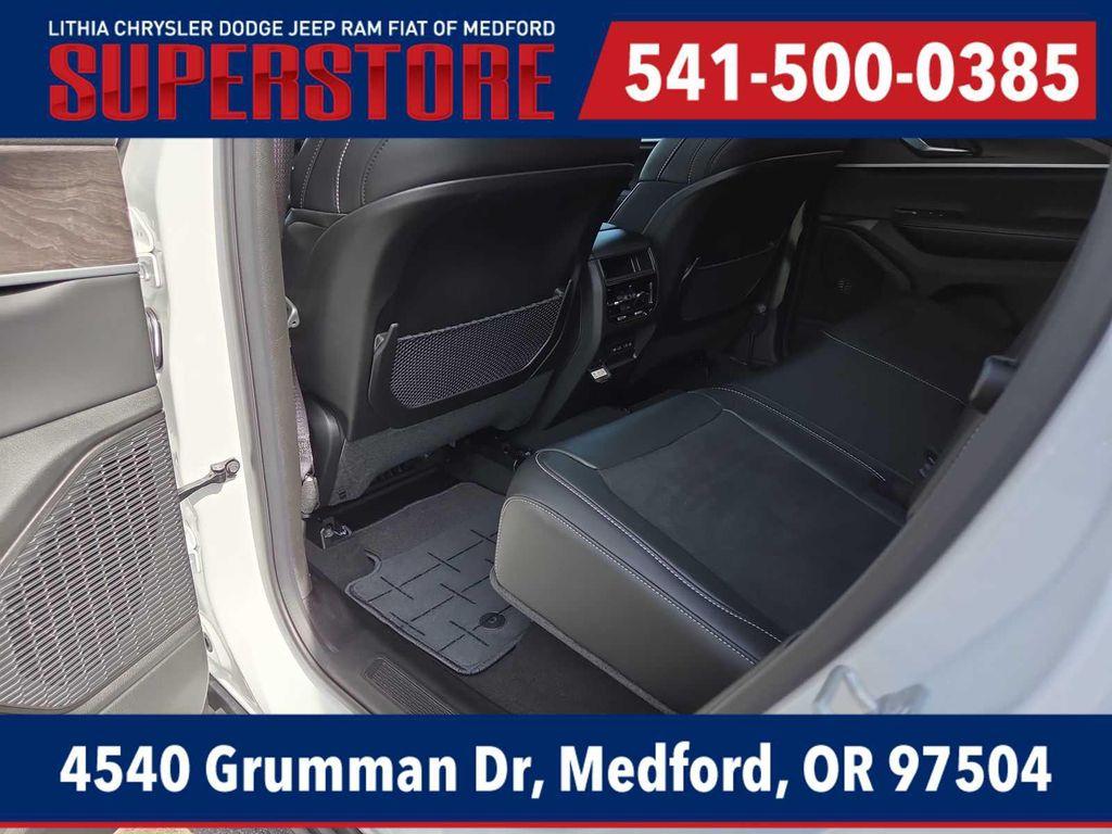 new 2026 Jeep Grand Cherokee car, priced at $40,249