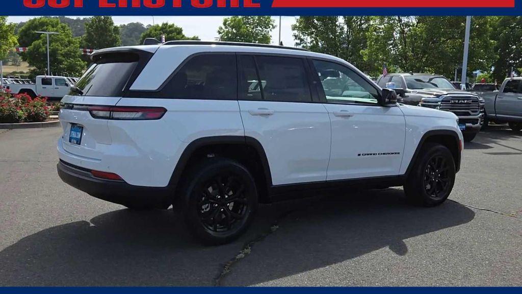 new 2026 Jeep Grand Cherokee car, priced at $40,249