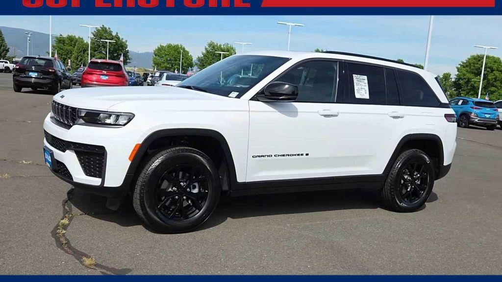 new 2026 Jeep Grand Cherokee car, priced at $40,249