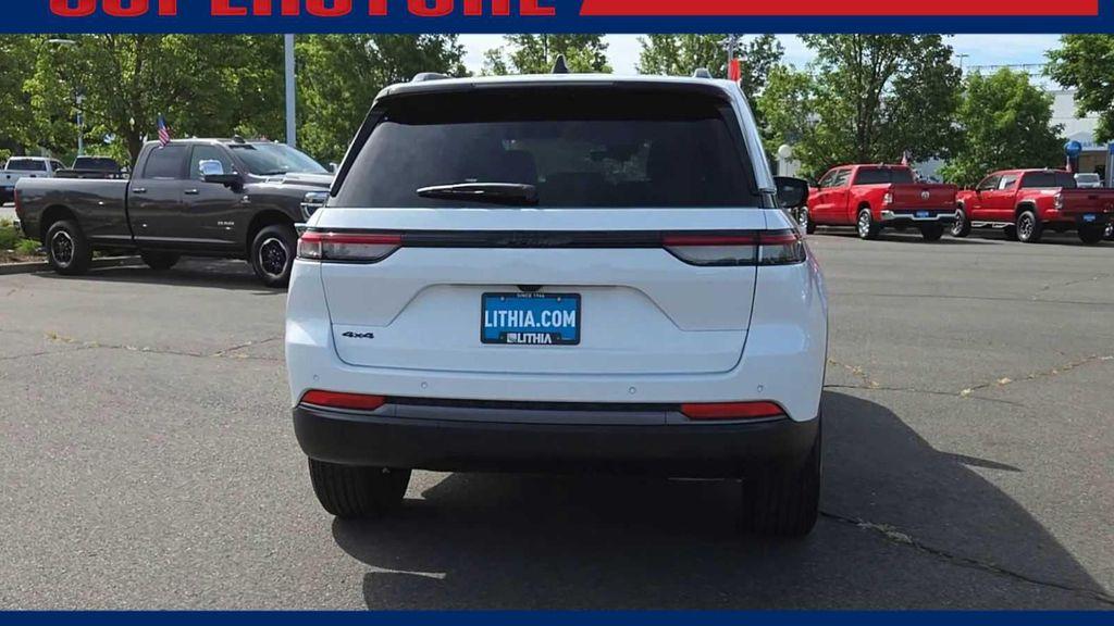 new 2026 Jeep Grand Cherokee car, priced at $40,249
