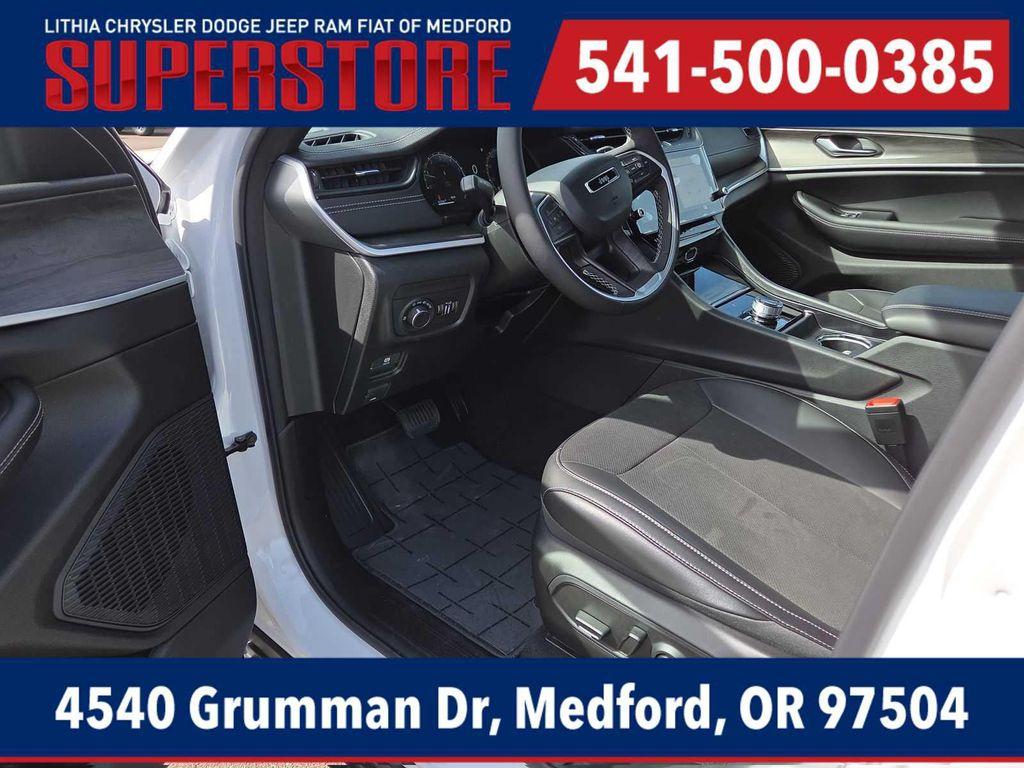 new 2026 Jeep Grand Cherokee car, priced at $40,249