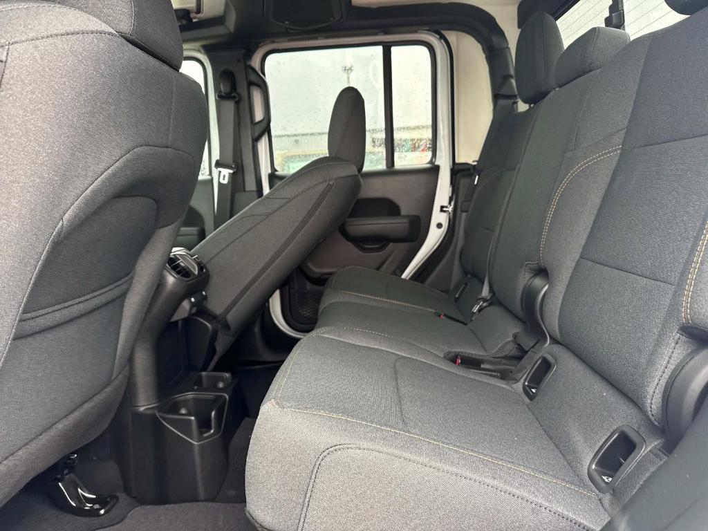 new 2025 Jeep Gladiator car, priced at $40,280