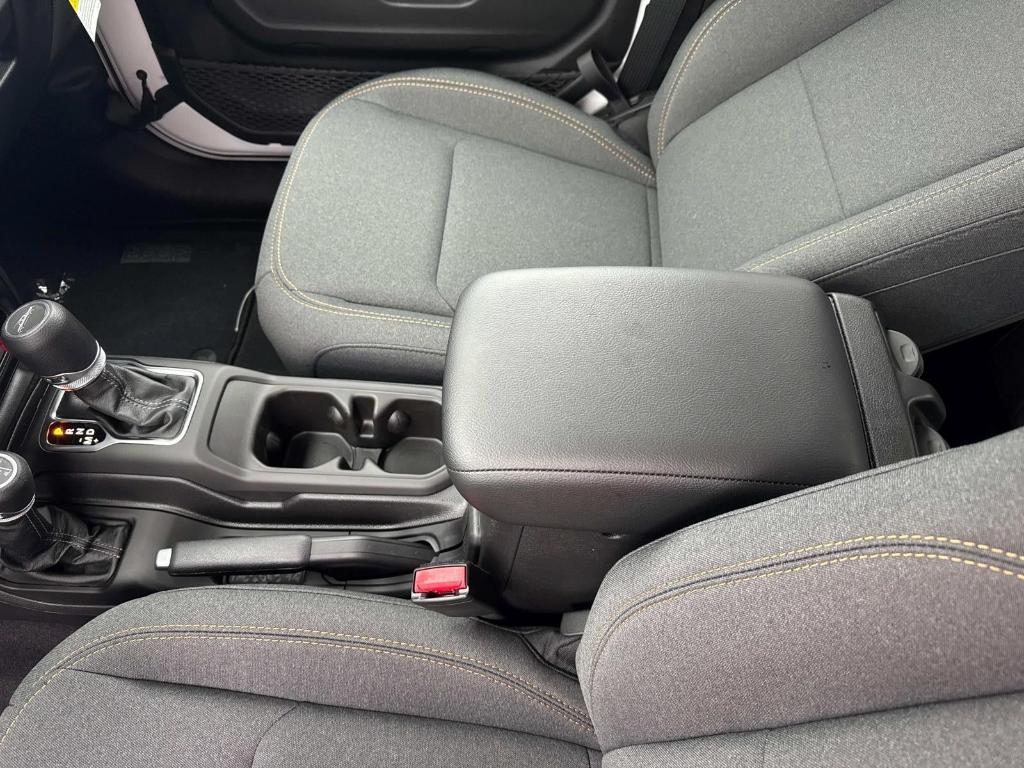 new 2025 Jeep Gladiator car, priced at $40,280