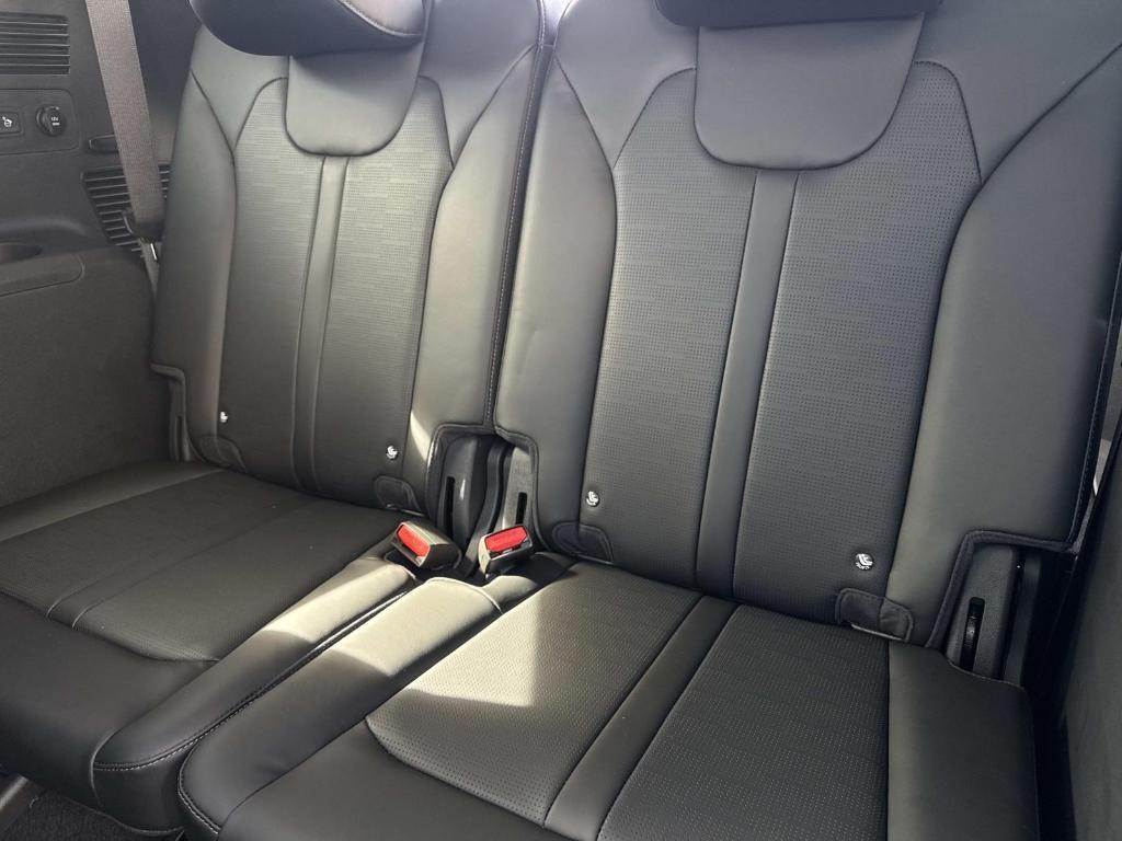 new 2026 Kia Sorento car, priced at $37,022