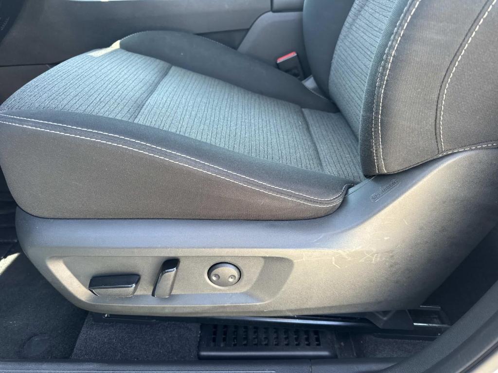 2022 White Nissan Rogue