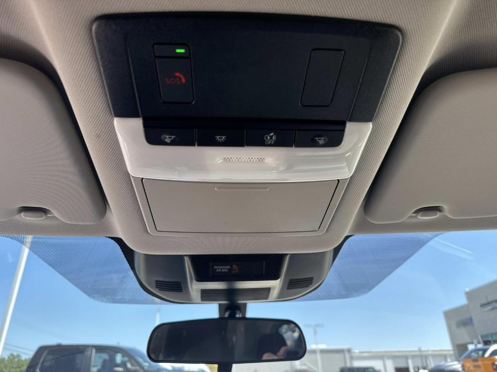 2022 White Nissan Rogue