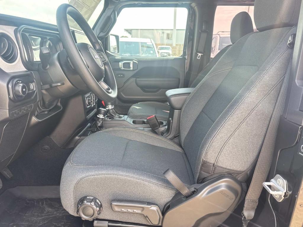 new 2025 Jeep Wrangler car