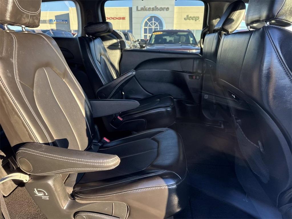 used 2025 Chrysler Pacifica car, priced at $33,235