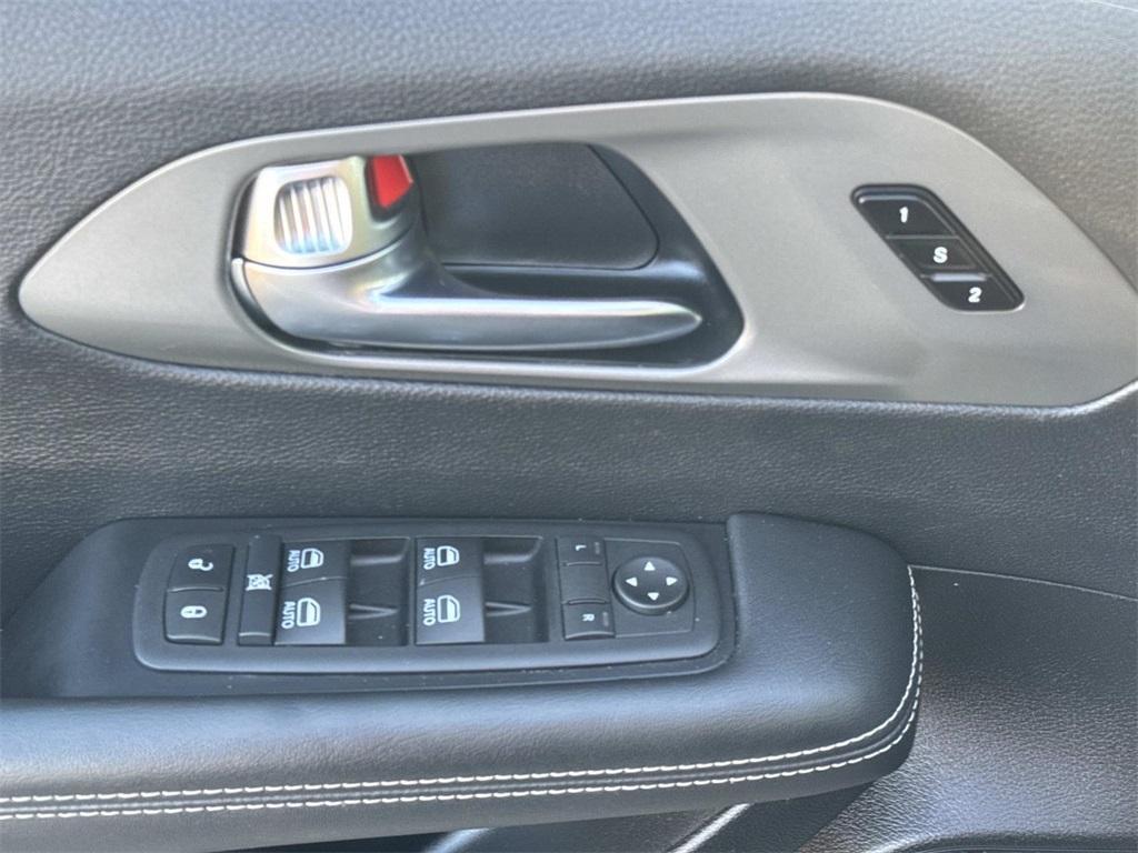 used 2025 Chrysler Pacifica car, priced at $33,235