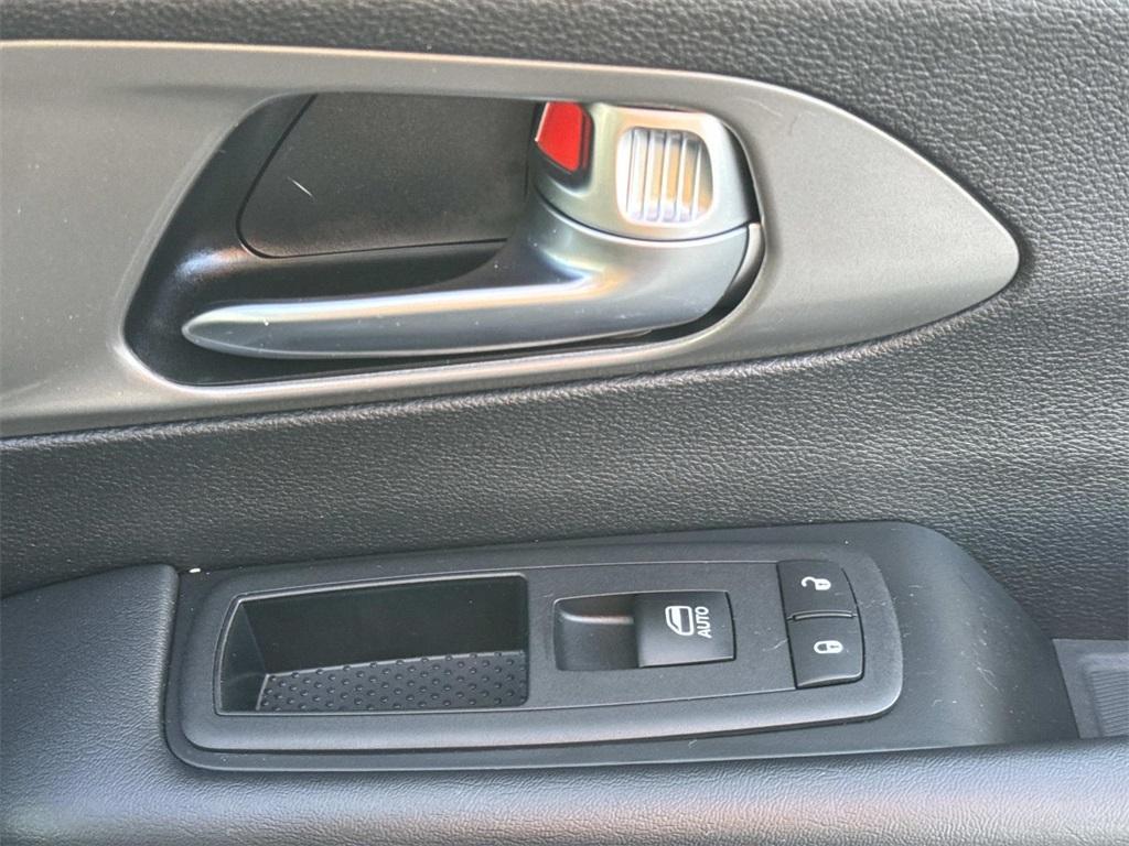 used 2025 Chrysler Pacifica car, priced at $33,235