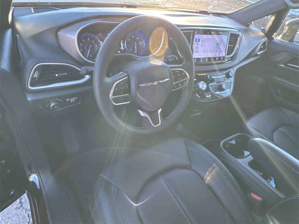 used 2025 Chrysler Pacifica car, priced at $33,235
