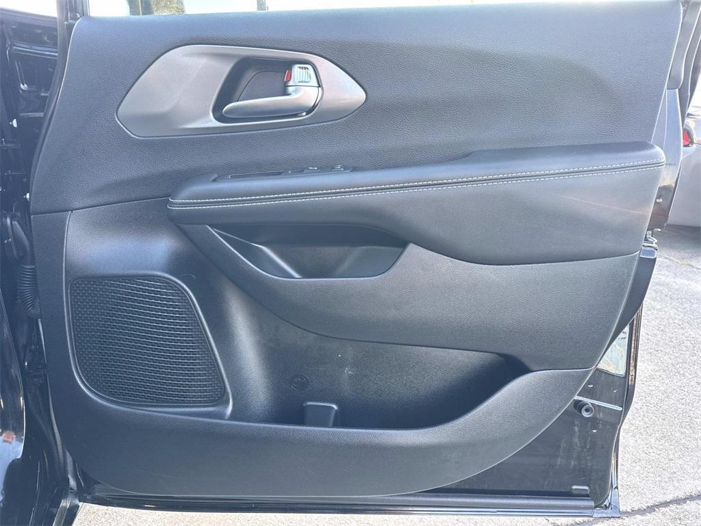 used 2025 Chrysler Pacifica car, priced at $33,235