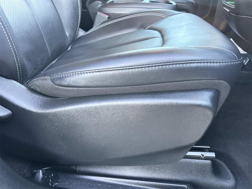 used 2025 Chrysler Pacifica car, priced at $33,235