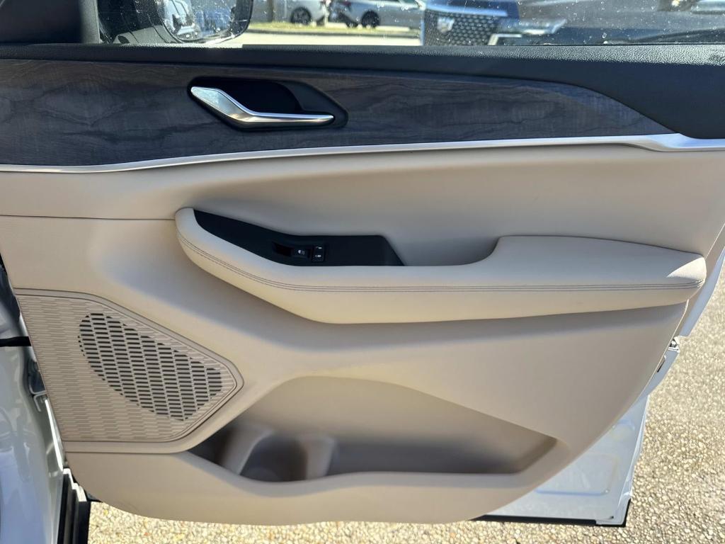 used 2024 Jeep Grand Cherokee L car, priced at $31,999