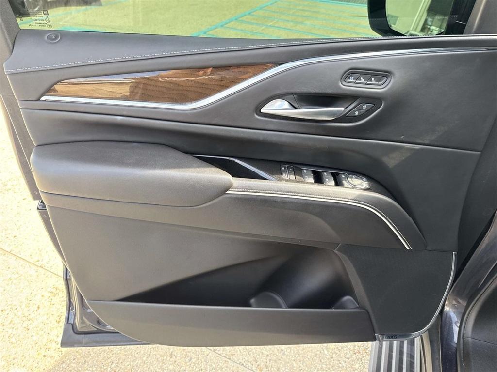 used 2023 Cadillac Escalade ESV car, priced at $77,597