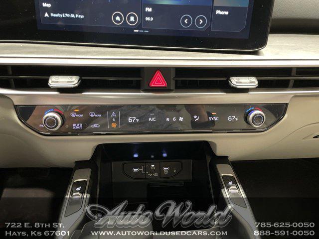 used 2024 Kia Sorento car, priced at $35,995