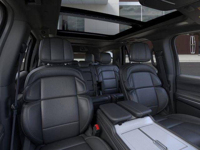 new 2025 Lincoln Navigator car, priced at $106,625