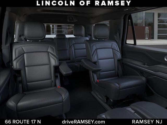 new 2025 Lincoln Navigator car, priced at $107,085