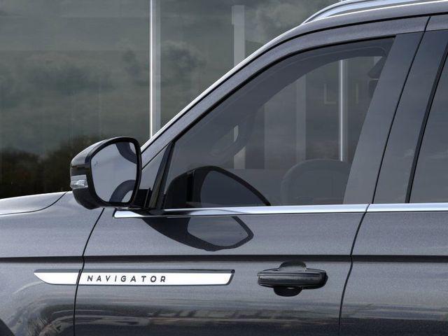 new 2025 Lincoln Navigator car, priced at $107,295