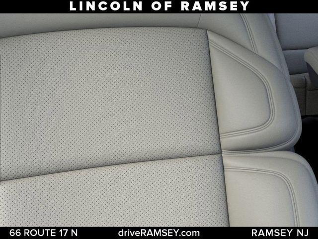 new 2025 Lincoln Navigator car, priced at $100,555
