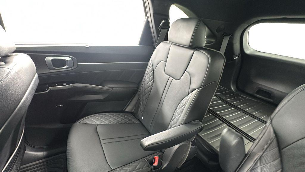 new 2026 Kia Sorento Hybrid car, priced at $44,621