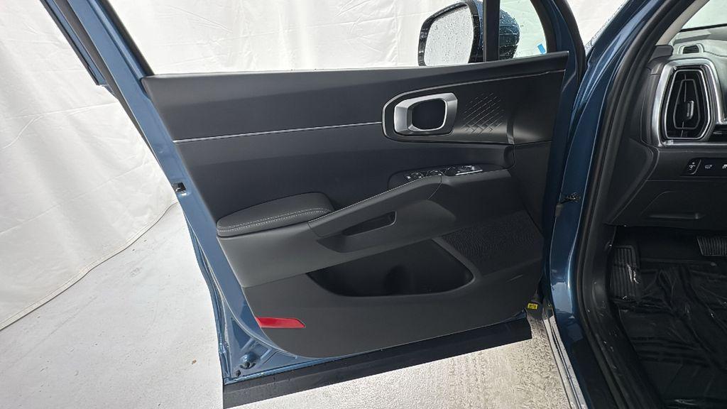 new 2026 Kia Sorento Hybrid car, priced at $38,654