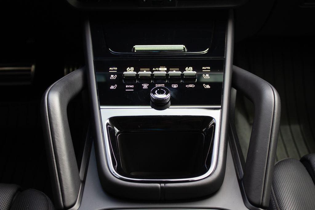 Porsche Cayenne view 22