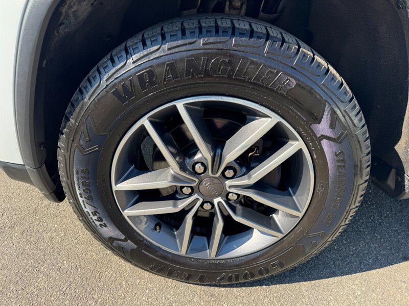 used 2019 Jeep Grand Cherokee car, priced at $17,188