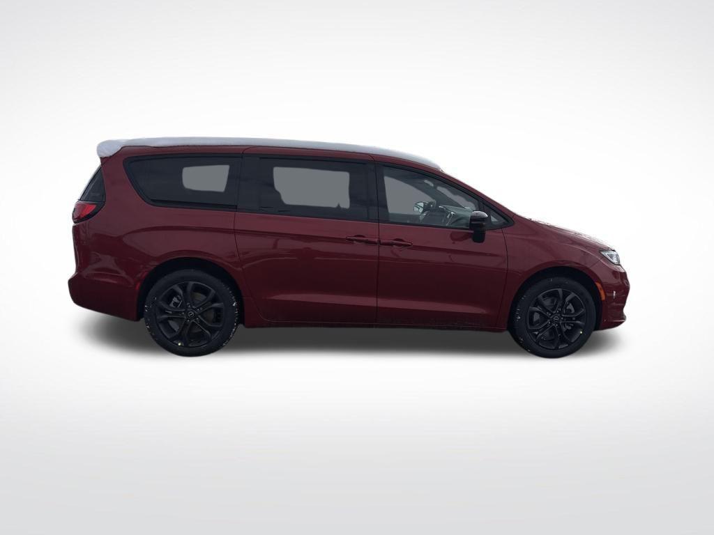 new 2026 Chrysler Pacifica car, priced at $44,565