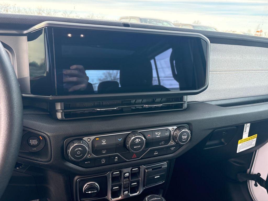 new 2026 Jeep Gladiator car, priced at $40,127