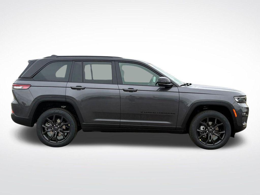 new 2025 Jeep Grand Cherokee car, priced at $46,004