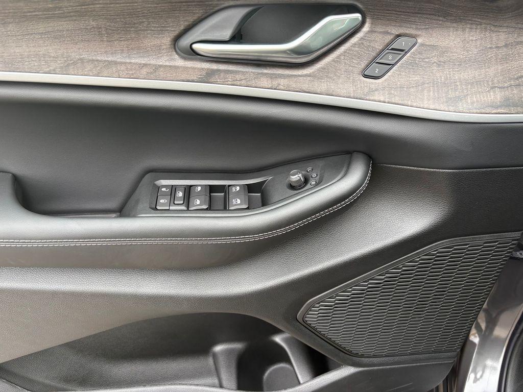 new 2025 Jeep Grand Cherokee car, priced at $46,004