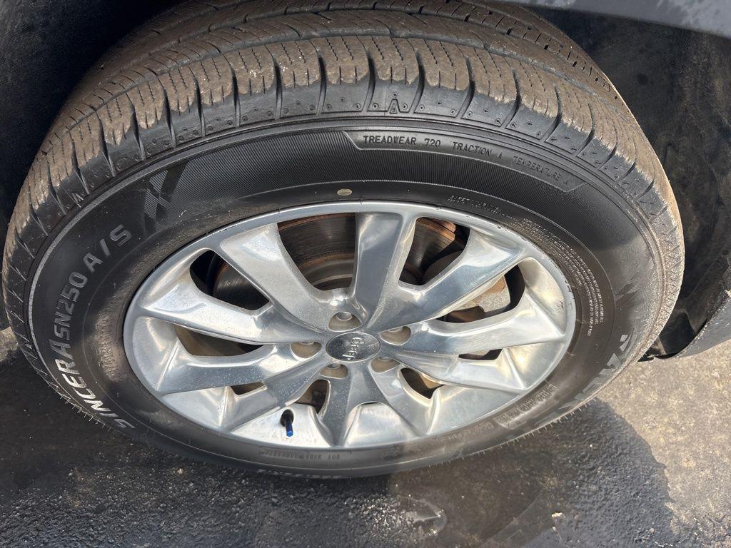 used 2016 Jeep Cherokee car, priced at $13,500