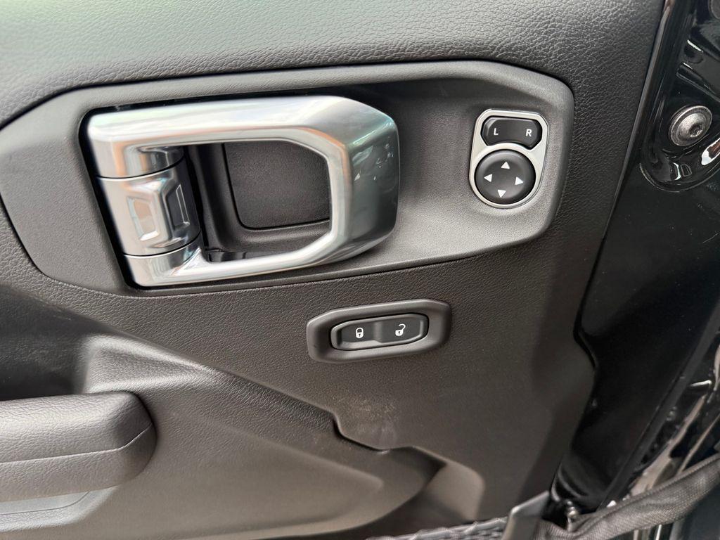 new 2025 Jeep Gladiator car, priced at $39,977