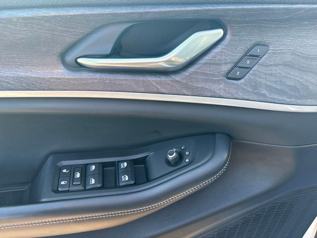 used 2023 Jeep Grand Cherokee car, priced at $31,750