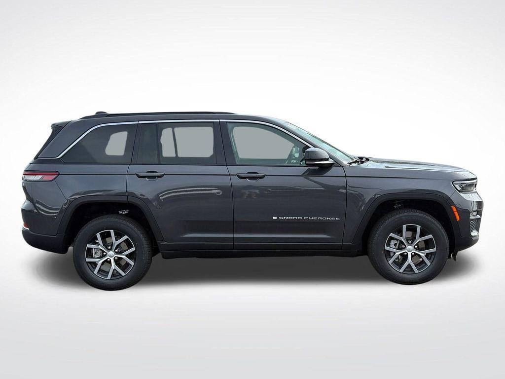 new 2025 Jeep Grand Cherokee car, priced at $42,201