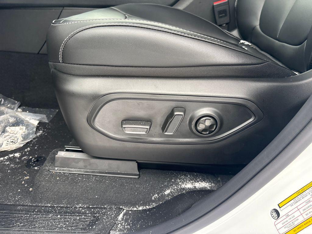 new 2025 Jeep Grand Cherokee car, priced at $42,904