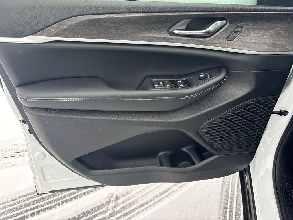 new 2025 Jeep Grand Cherokee car, priced at $42,904