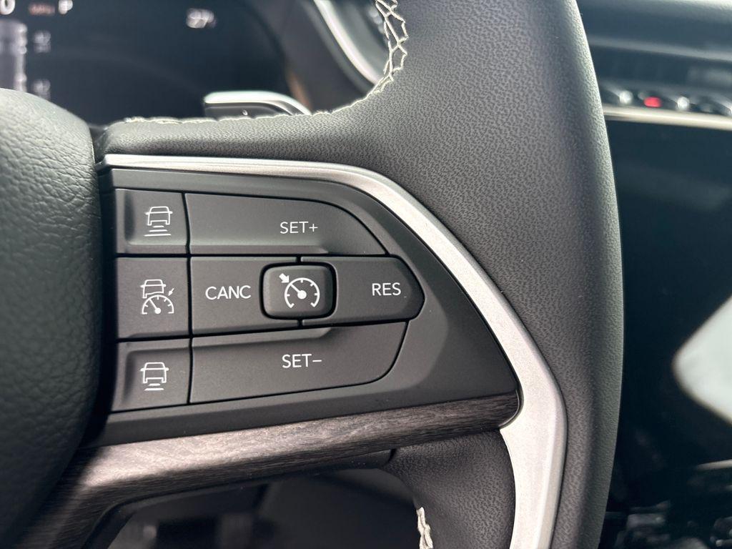 new 2025 Jeep Grand Cherokee car, priced at $42,904